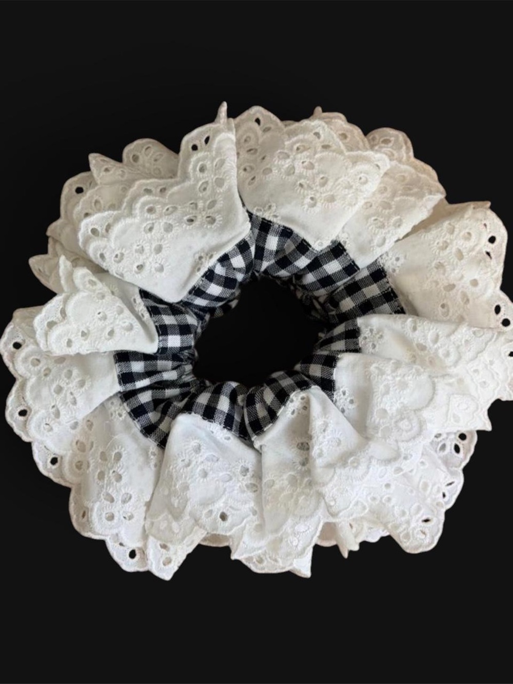 Good Squish Queen Blumberg Gingham scrunchie